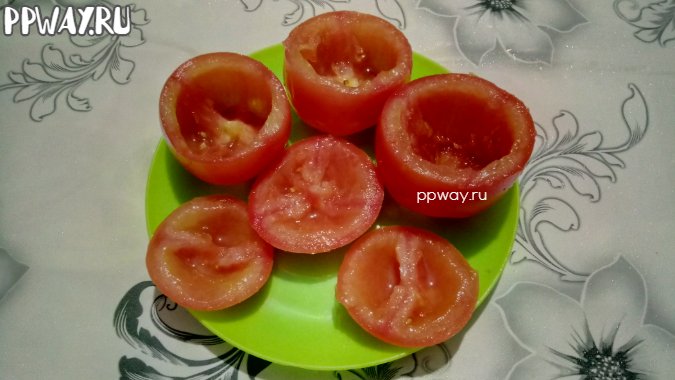 Подготавливаем томаты